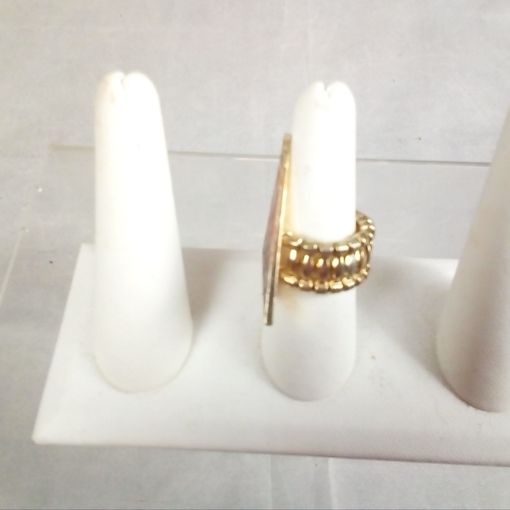 Triangle statement ring - Picture 4 of 4